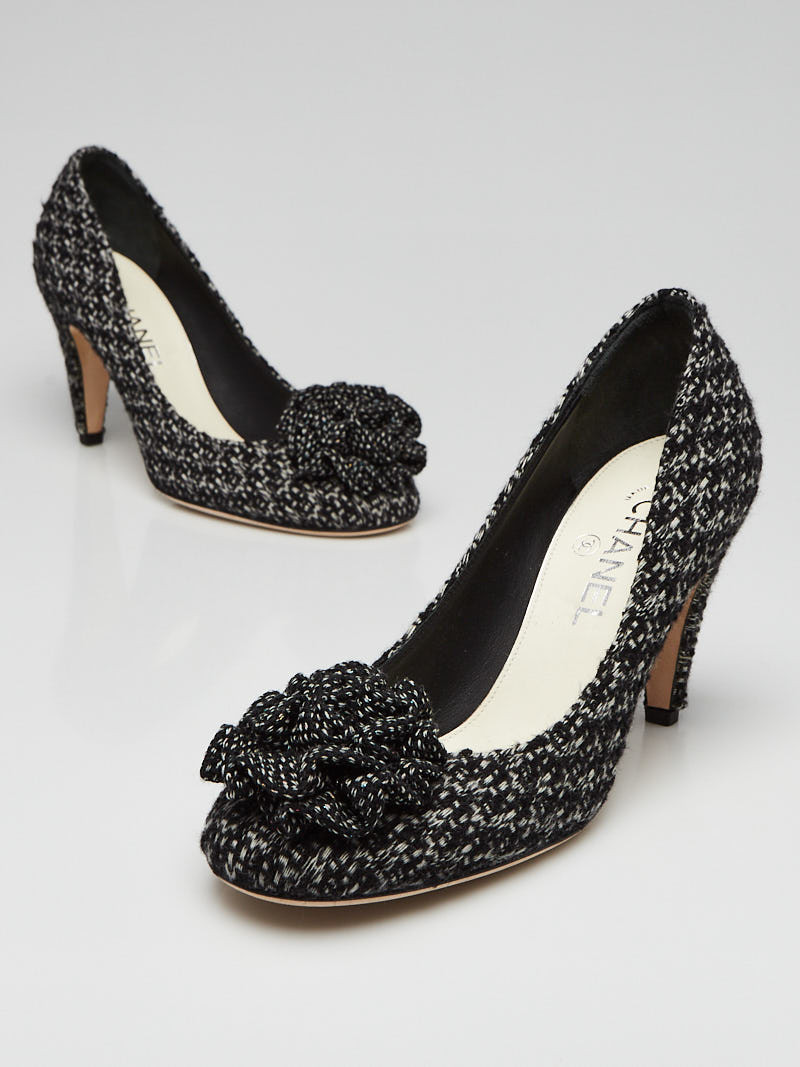 Chanel Black White Tweed Fabric Camellia Pumps Size 9 39.5