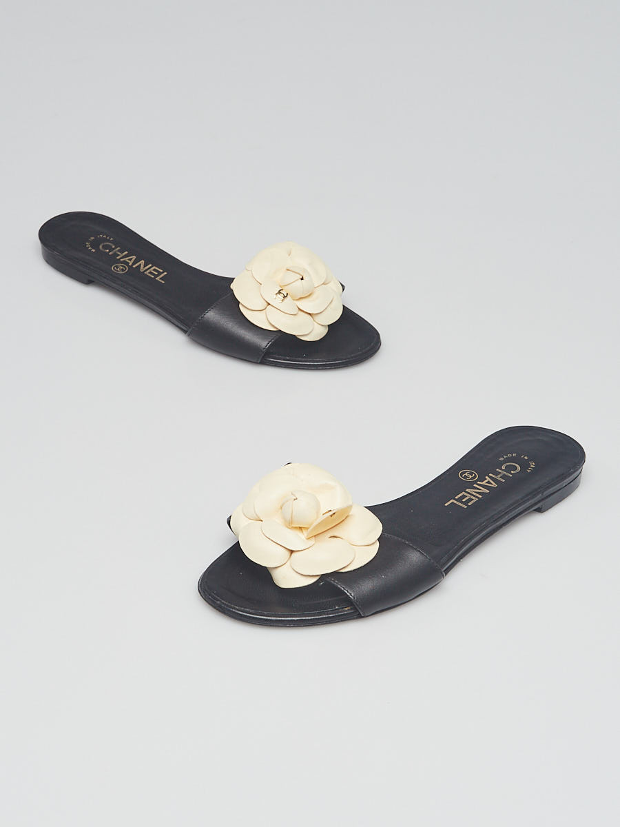 Chanel Black White Lambskin Leather Camellia Open Toe Flat Sandals Size 5.5 36