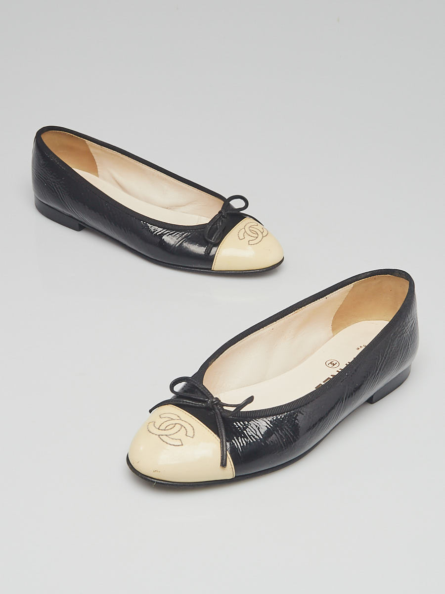 Chanel Black White Crinkled Patent Leather Cap Toe  CC Ballet Flats Size 5.5 36