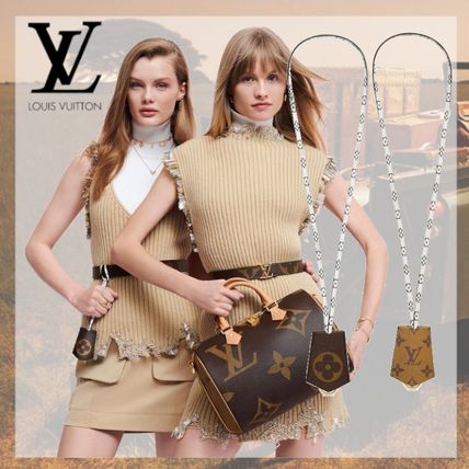 Louis Vuitton Monogram Giant Oversize Key Case M67849 