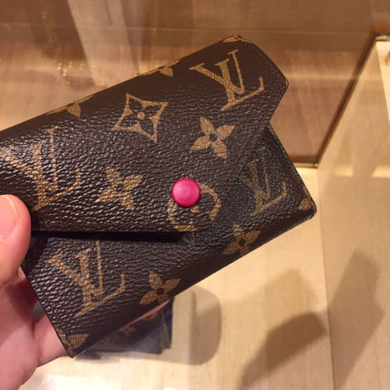 Louis Vuitton MONOGRAM 2020 Cruise Bi color Leather Folding Wallet Small Wallet Logo 