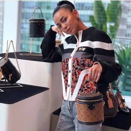 Louis Vuitton Monogram Casual Style Calfskin Leather Elegant Style Logo 