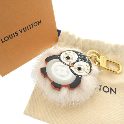 Louis Vuitton MONOGRAM 2020 SS Penguin Fur Bag Charm And Key Holder M69007 
