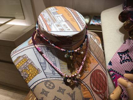 Louis Vuitton Unisex NecklacesPendants 