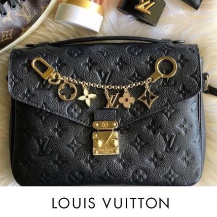 Louis Vuitton Fleur De Monogram Bag Charm Chain M65111 