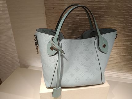 Louis Vuitton MAHINA Monogram Calfskin 2WAY Elegant Style Crossbody Totes M55905 M54350 M54353 M54351 M51950 