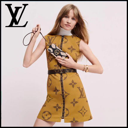 Louis Vuitton MONOGRAM Louise Phone Holder M68382 