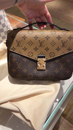 Louis Vuitton MONOGRAM Pochette Metis M44876 