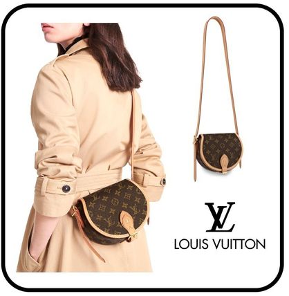 Louis Vuitton Casual Style Leather Elegant Style Crossbody Logo 