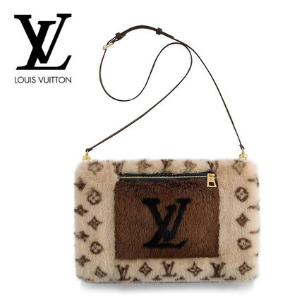 Louis Vuitton Louis In The Winter Muff M76094 