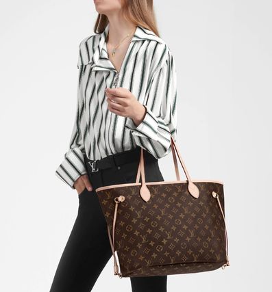 Louis Vuitton 2020 Cruise Monogram Casual Style Street Style A4 Plain Leather 