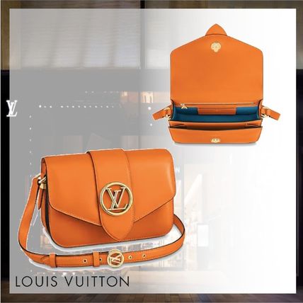 Louis Vuitton 2020 SS Casual Style Plain Leather Elegant Style Logo Handbags M55946 