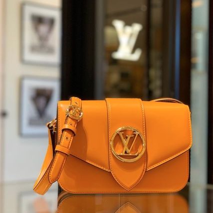 Louis Vuitton 2020 SS Plain Leather Elegant Style Crossbody Logo Shoulder Bags 
