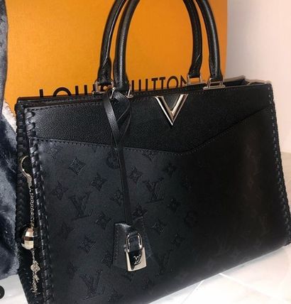 Louis Vuitton Very Zipped Tote M54147 M54146 