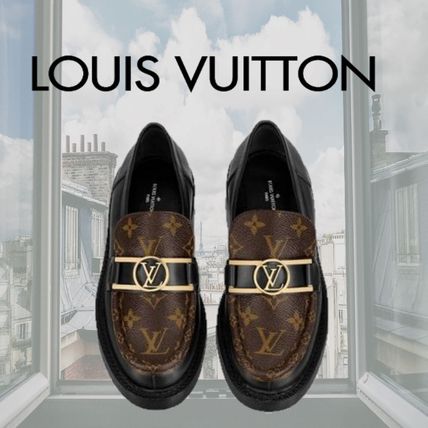 Louis Vuitton MONOGRAM Academy Loafer 1A7TXQ 