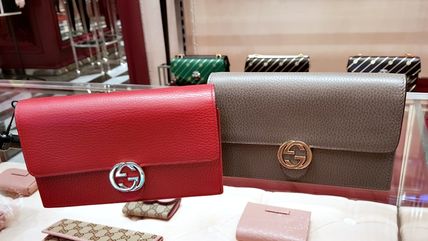 GUCCI Calfskin Chain Plain Leather Chain Wallet Logo Long Wallets 