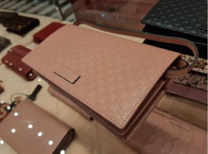 GUCCI Casual Style Leather Crossbody Clutches 466507 