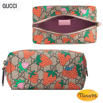 GUCCI GG Supreme Gg Cosmetic Case With Gucci Strawberry Print 576218 G3EAT 8483 