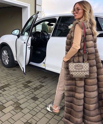 GUCCI Street Style Elegant Style Logo Shoulder Bags 