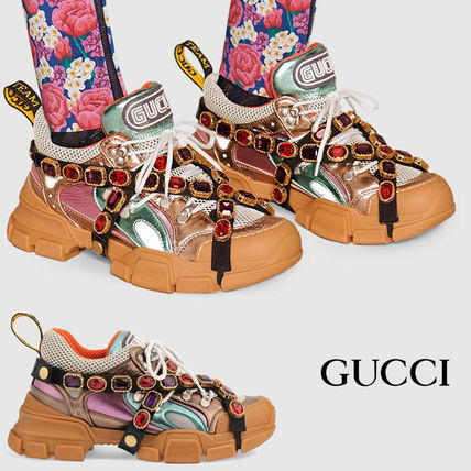 GUCCI Leather Logo Low Top Sneakers 