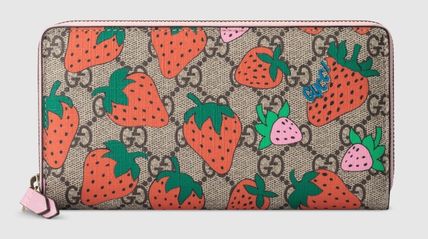GUCCI GG Marmont 2020 Cruise Gg Wallet With Gucci Strawberry Print