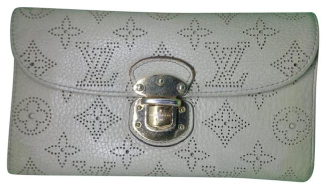 Louis Vuitton Off White Amelia Wallet
