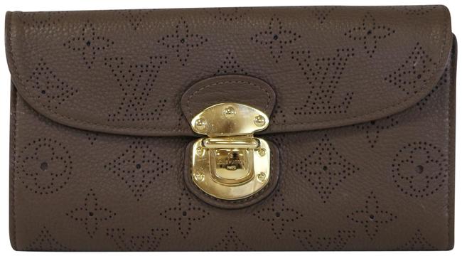 Louis Vuitton Taupe Mahina Portefeuille Amelia Wallet