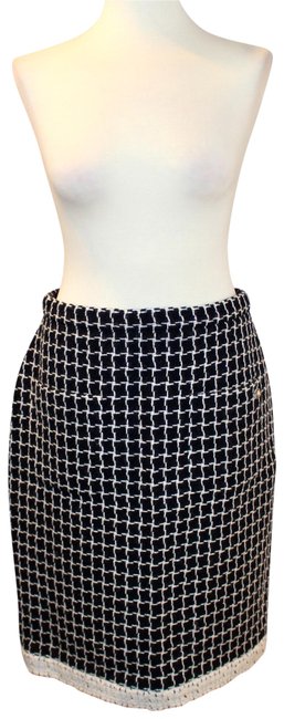 Chanel Black and White 2017 Paris Cosmopolite Skirt32 33 