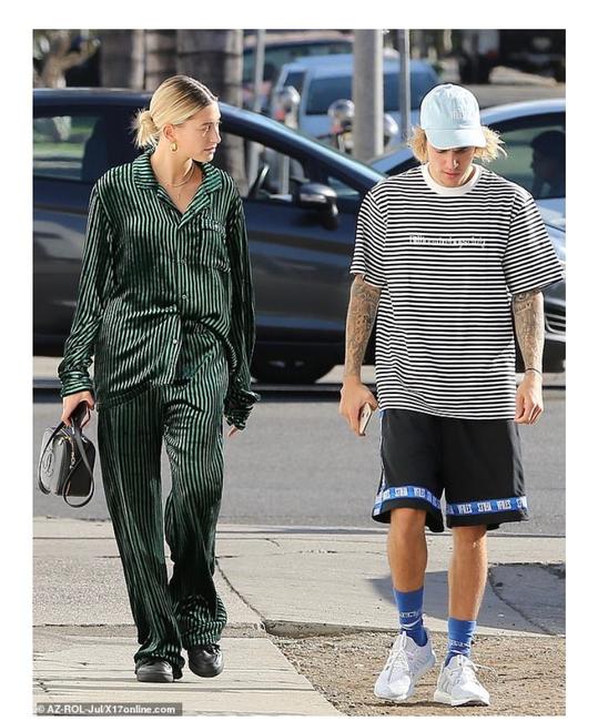 Chanel Vanity Case 2016 Calfskin Quilted Small Coco Curve Black Goat Skin Leather Cross Body Bag 