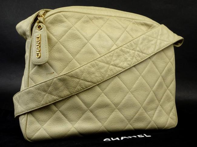 Chanel Messenger Camera Quilted Caviar 216073 Ivory Leather Cross Body Bag 