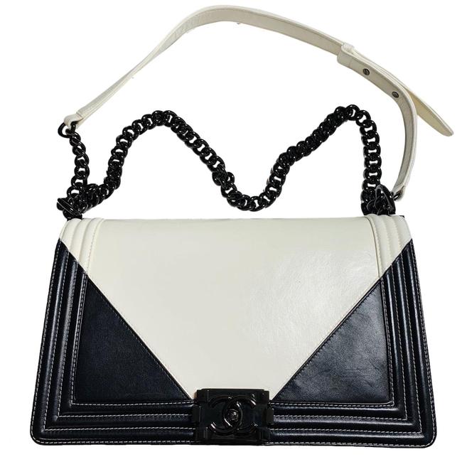 Chanel Boy Geometric New Medium Le Calfskin Leather Cross Body Bag 