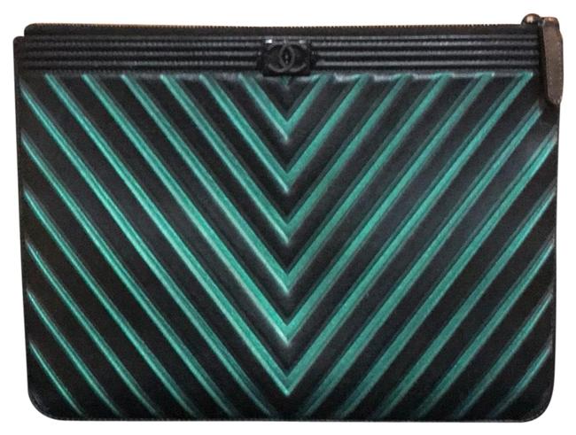 Chanel 2017 Chevron O Case Black Iridescent Leather Clutch 