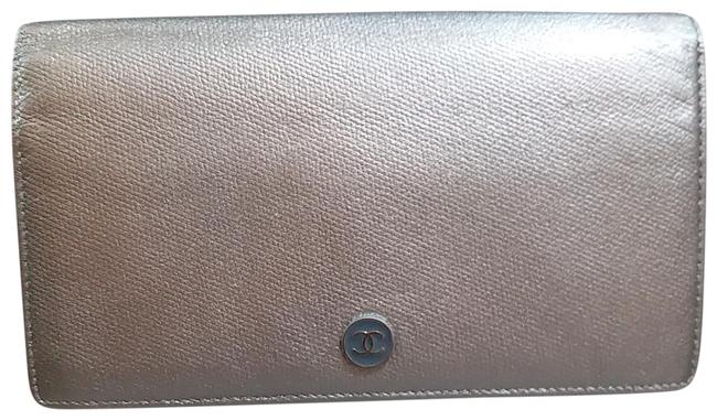 Chanel Elegant Vintage Continental Wallet Glossy Silver Caviar Skin Clutch 