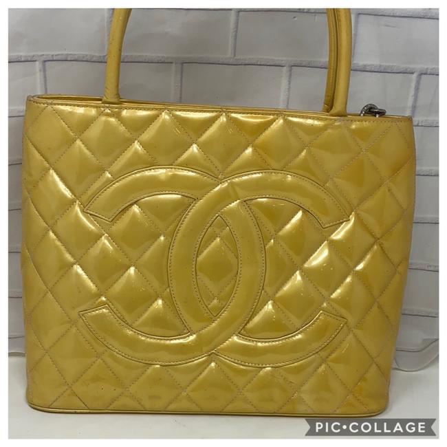 Chanel Chaneltote Yellow Leather Shoulder Bag 