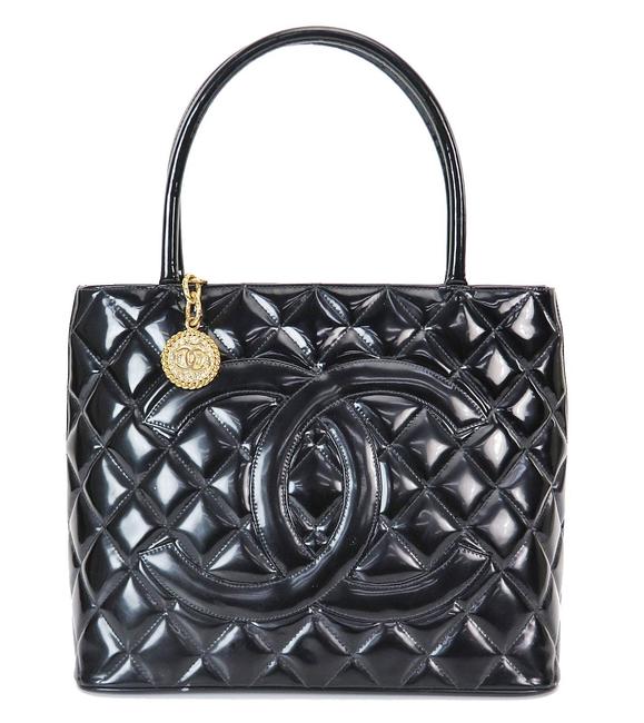 Chanel Cc Medallion Black Patent Leather Shoulder Bag 