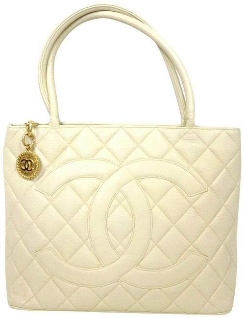 Chanel Medallion Cc Charm Purse Handbag Beige Caviar Leather Shoulder Bag 