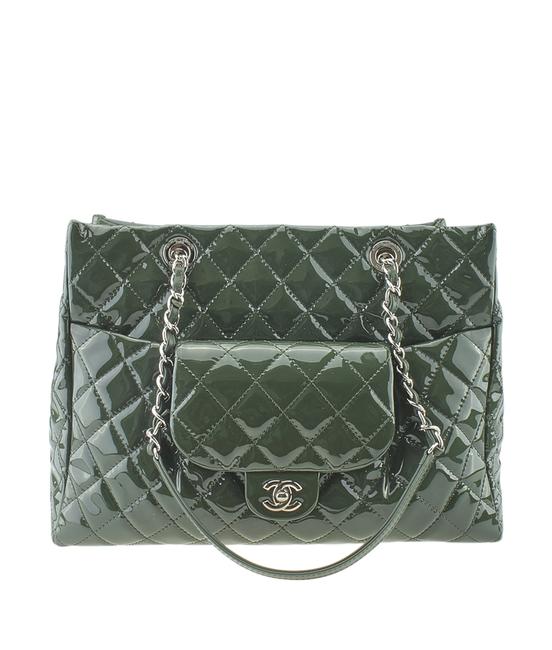 Chanel Large Front Pocket Quilted 173388 Green Patent Leather Tote