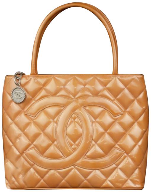Chanel Medallion 224142 Orange Quilted Patent Leather Tote