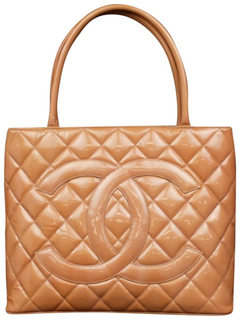 Chanel Quilted Medallion Zip 228260 Coral Patent Leather Tote