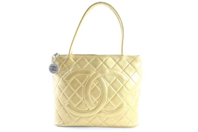 Chanel Quilted Medallion Zip 8cr0522 Gold Leather Tote