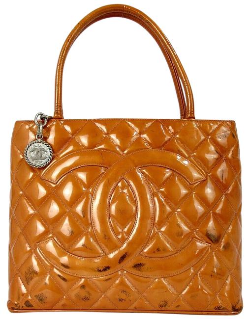 Chanel Medallion Zip Quilted Shopper 872543 Orange Patent Leather Tote