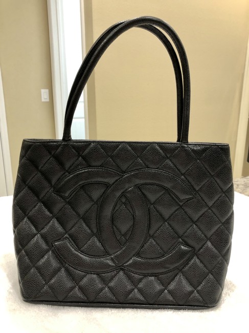 Chanel Skin Black Caviar Leather Shoulder Bag