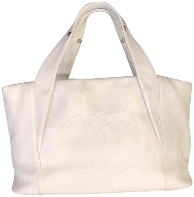 Chanel Zipper Chevron Quilted Cc Logo Blanc White Leather Tote