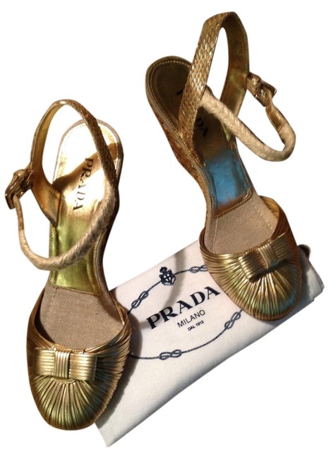 Prada Gold Callaturkeer Donna Silk Wedges