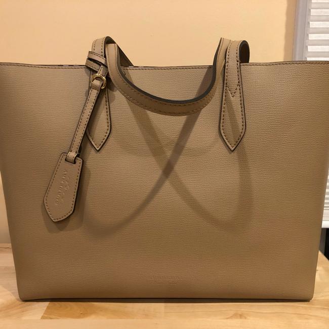 Burberry Reversible The Medium Camel Leather Tote
