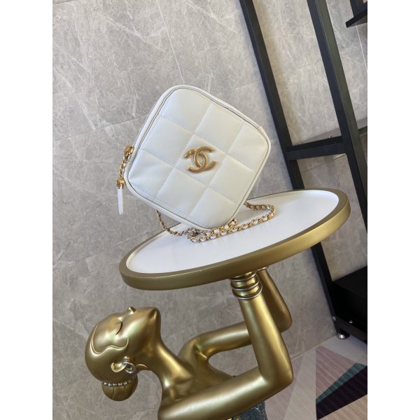 CC Knockoff FallWinter 2020 White Bag Collection Featuring Diamonds Replica Handbags Ch 