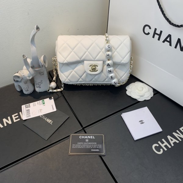 Replica CC Flap Bag Lambskin Flap AS1533 White Replica Handbags Ch 