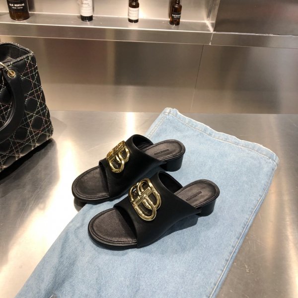 Top Quality Balenciaga Holiday Slippers Replica Luxury Shoes Balenciaga Slipper