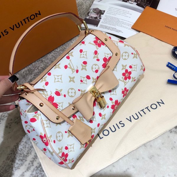 Fake Louis vuitton 67762 shoulder 7 Star bag Replica Handbags Louis Vuitton New Bags