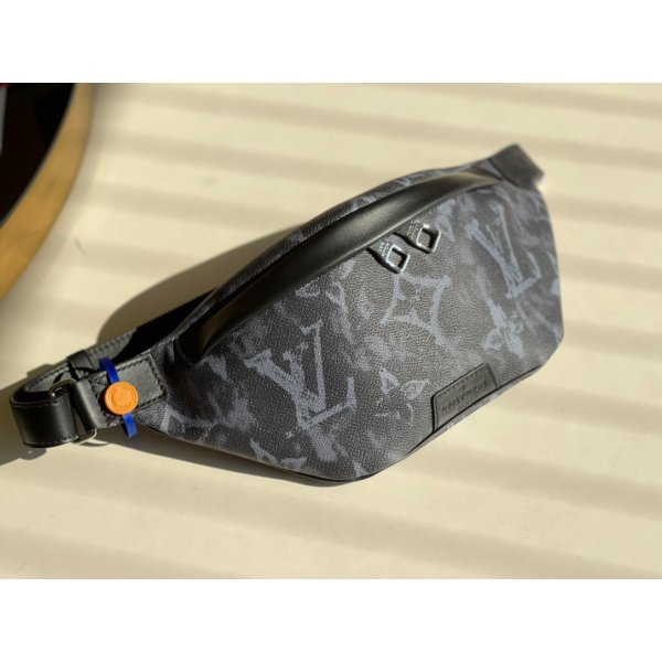 Fashion Louis Vuitton Replica M57276 Discovery Bumbag Replica Handbags Louis Vuitton BumbagWave
